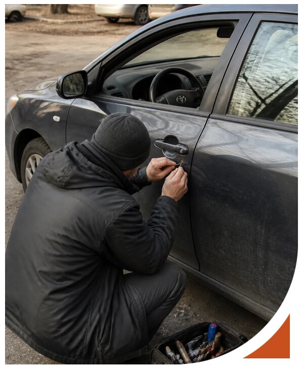 Профессиональное вскрытие автомобиля Тойота без повреждений в Полевской
